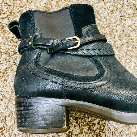 Stylish A828 Ugg Women's Size 7 Black Booties - Elevate Your Fashion - Picture 2 of 10